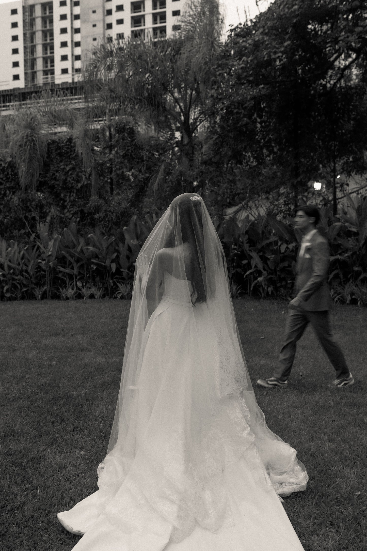 bride in a wedding dress and veil - Veil and Dress Steaming Service, www.silversilverbridaldresser.co.uk, image by reborn filmes