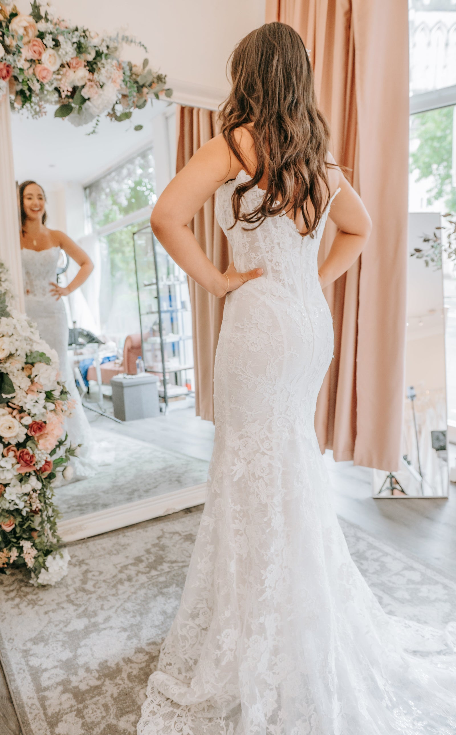  Your wedding requires a discreet professional responsible for the wardrobe, SILVER+SILVER
