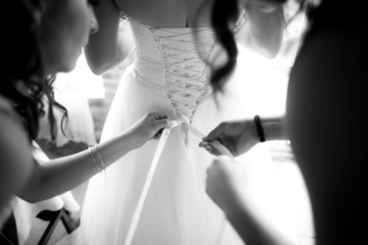 BRIDAL DRESSER AT HOTELS AND WEDDING VENUES IN LONDON AND THE UK