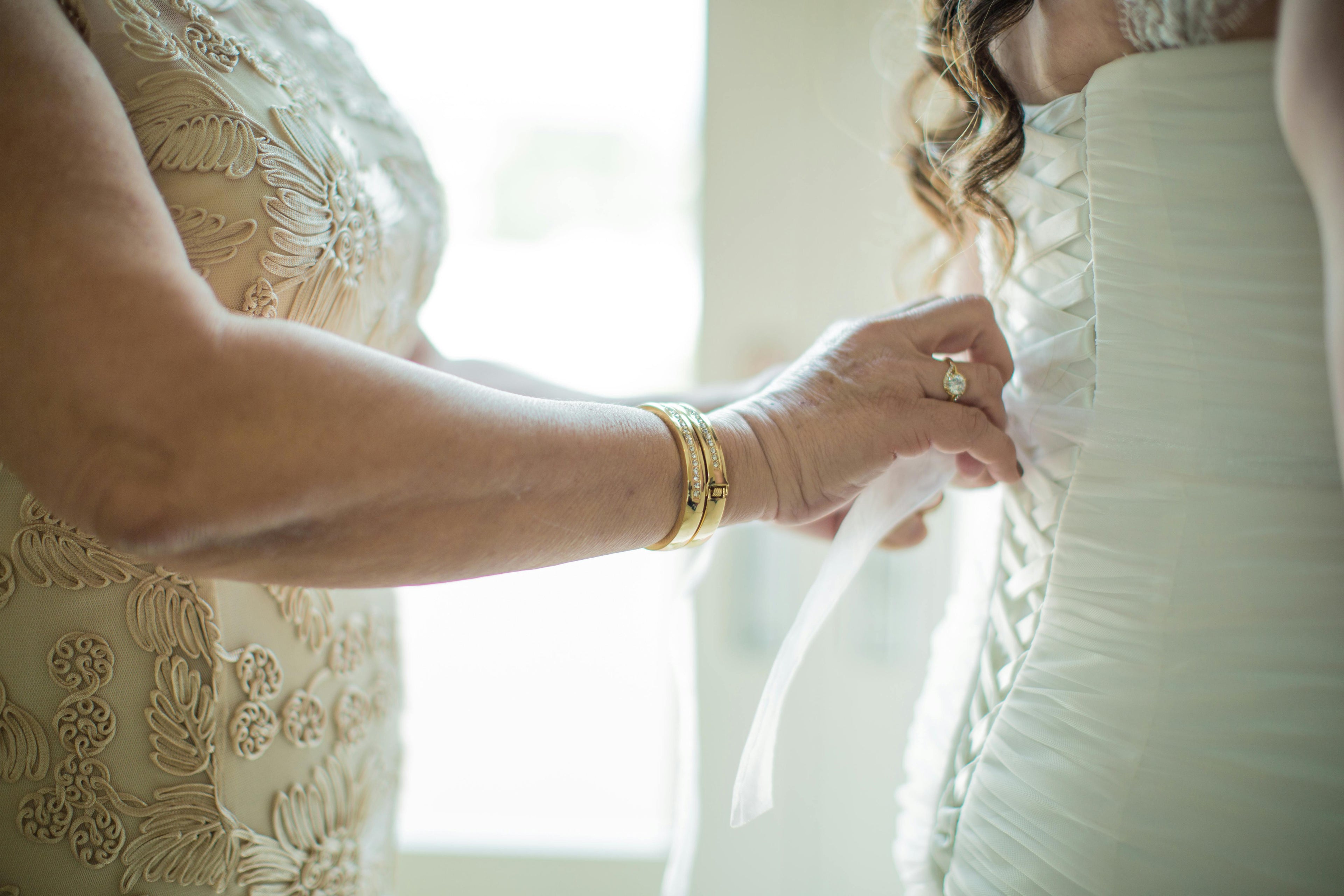 CORSET WEDDING DRESS DRESSING HELP