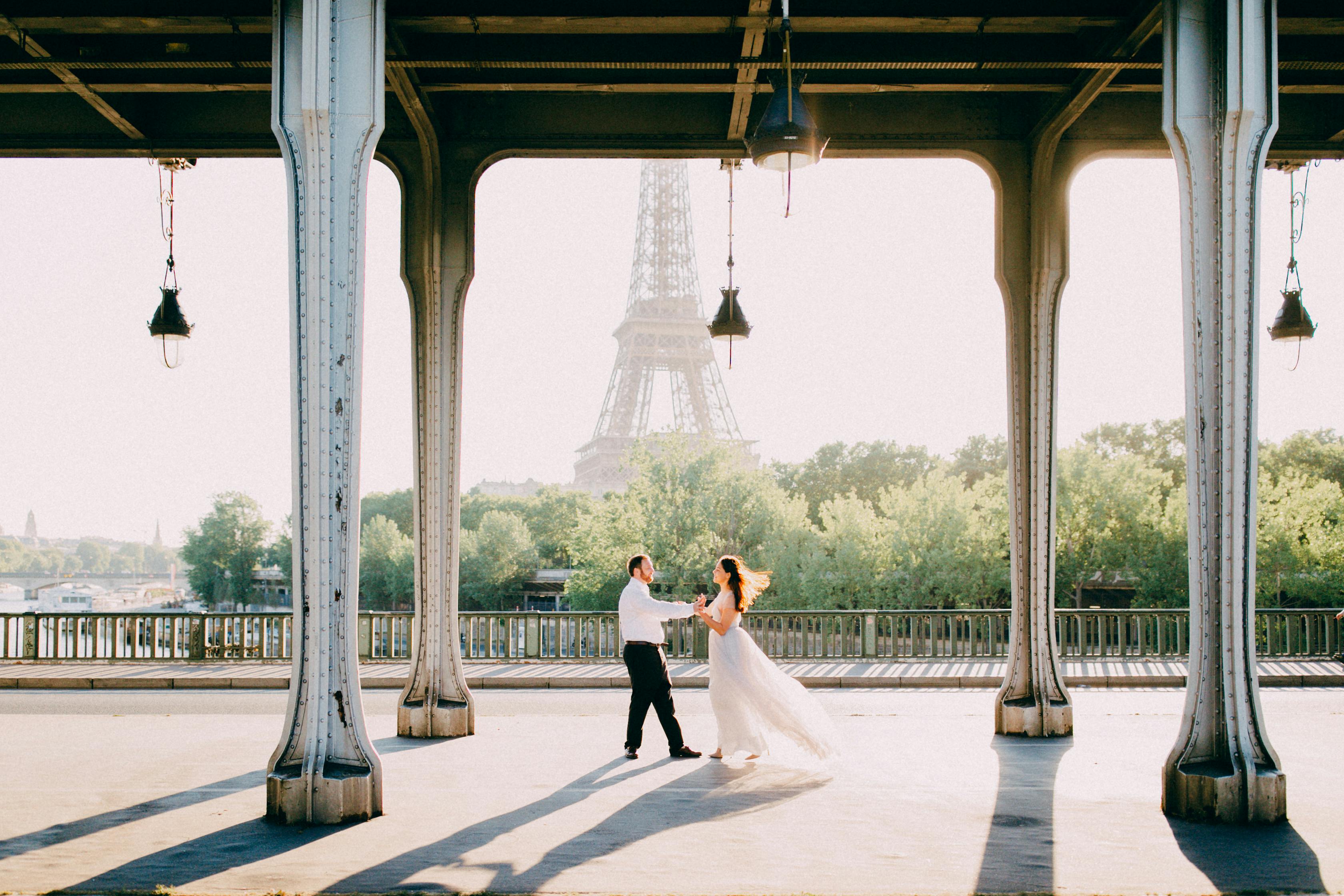 Bridal Dresser Paris | Wedding Morning Support
