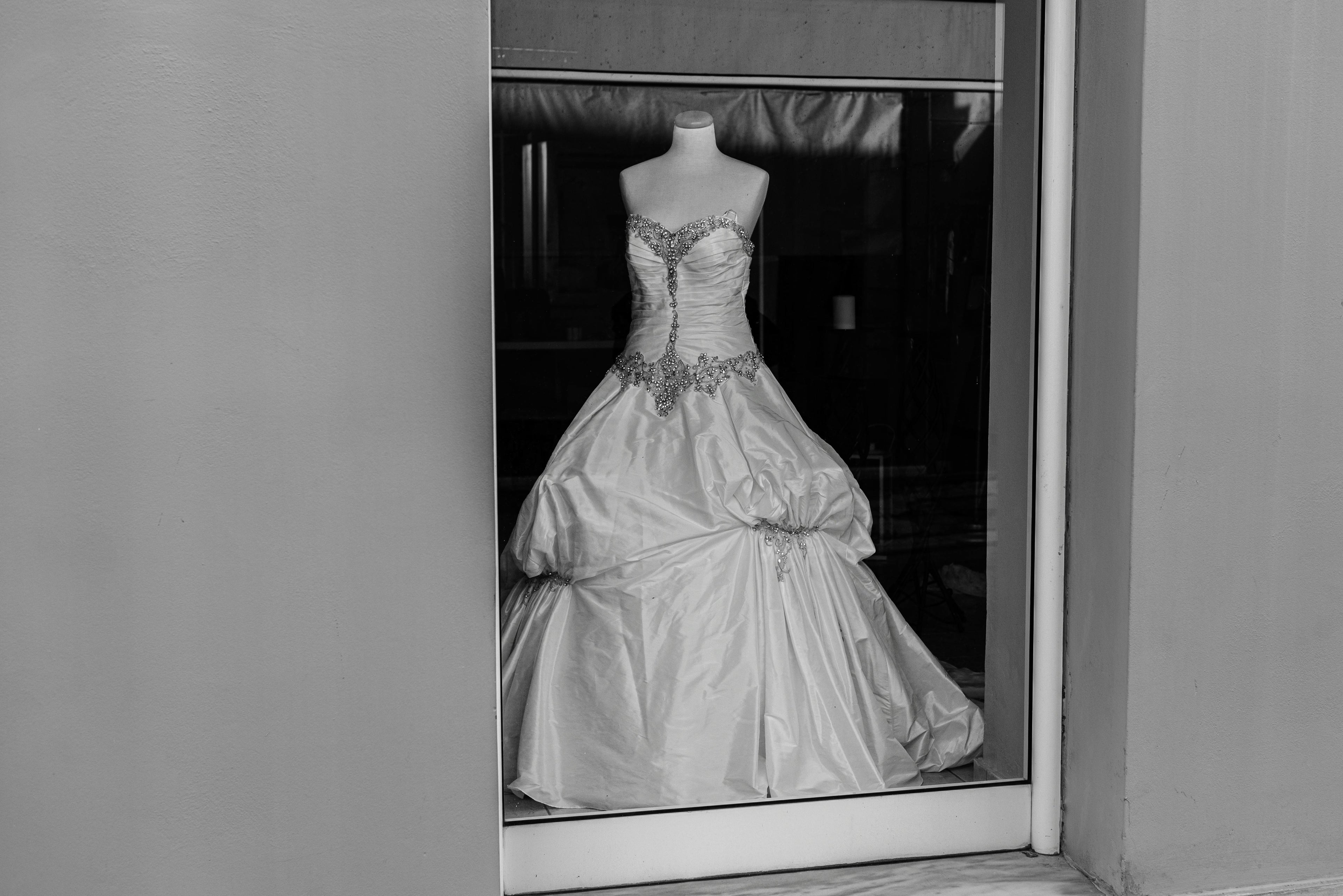 HOW TO GET INTO A BASQUE WAIST WEDDING DRESS