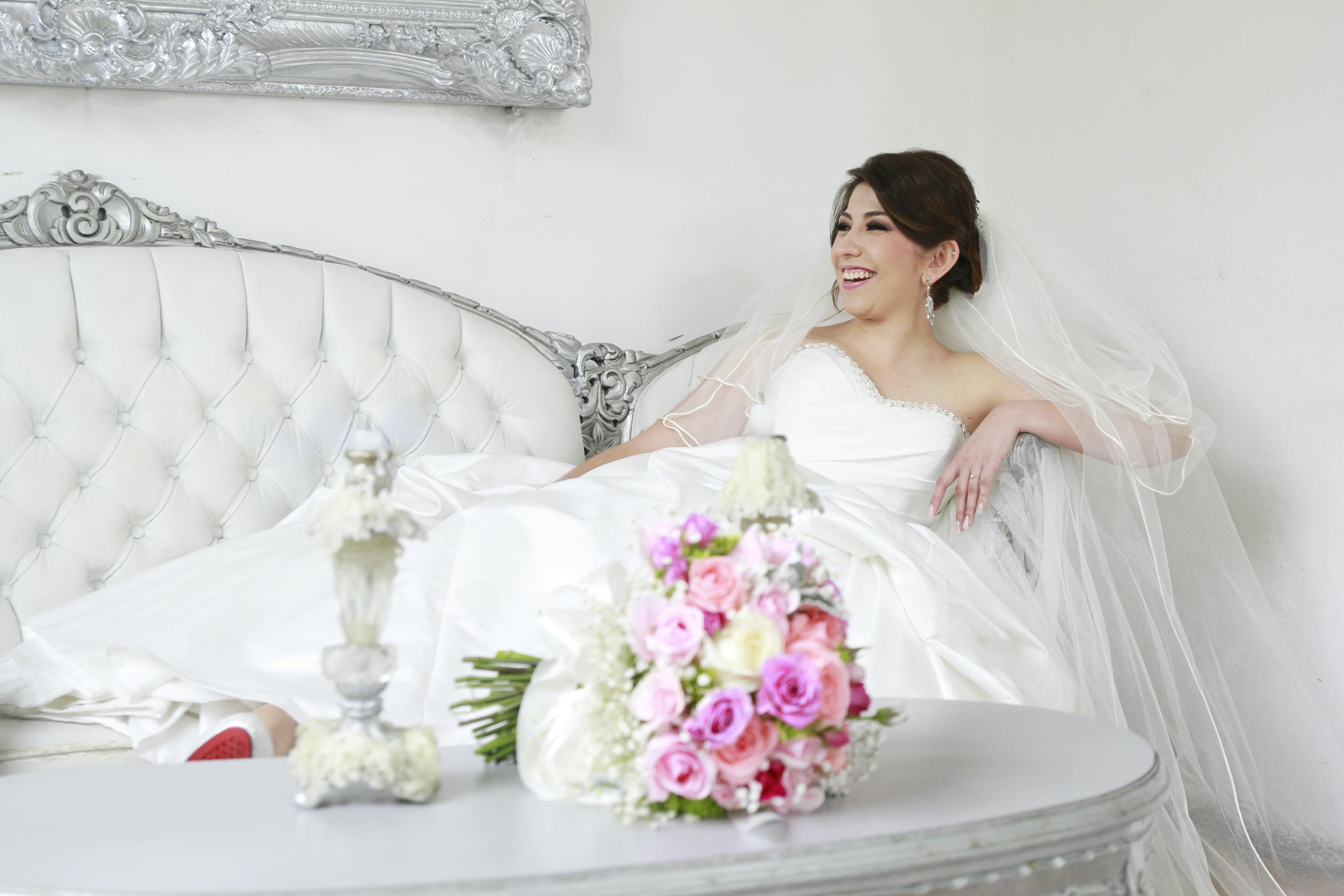 WHAT TIME SHOULD A BRIDAL DRESSER ARRIVE