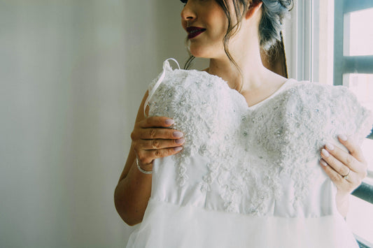STRAPLESS WEDDING DRESS DRESSING SUPPORT