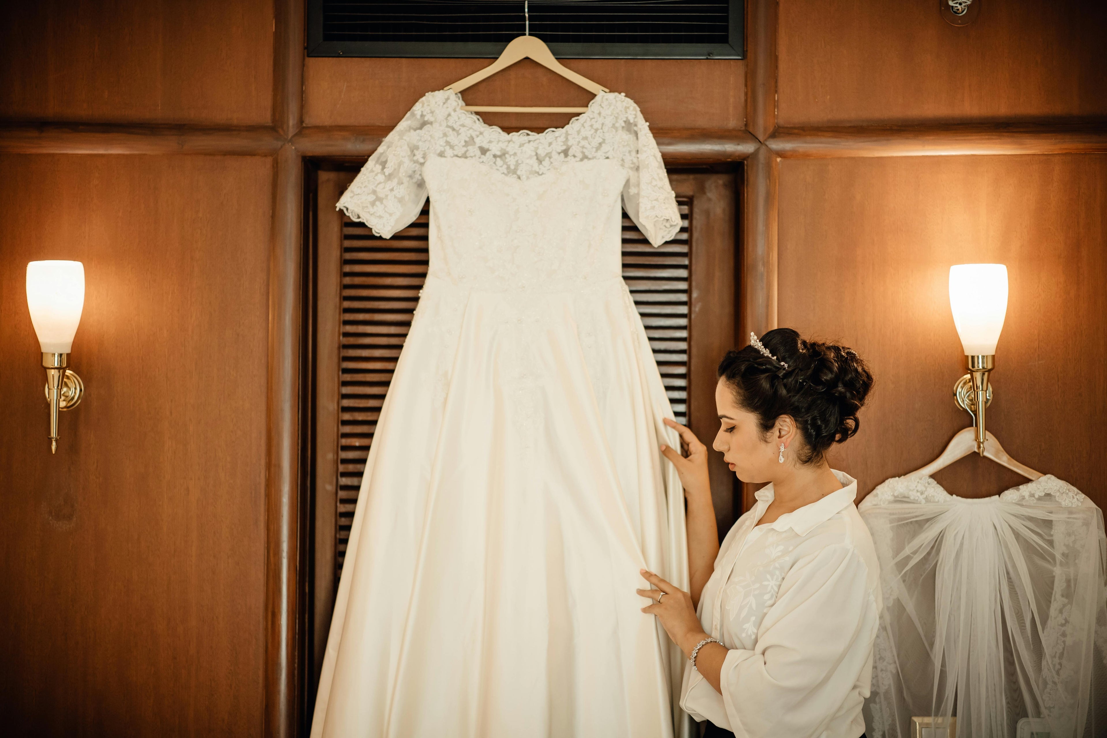 HOW LONG DOES IT TAKE TO GET INTO A WEDDING DRESS?