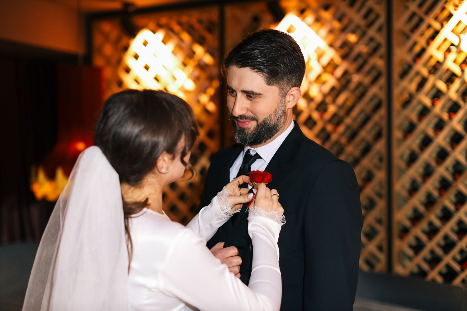 BRIDE AND GROOM / COUPLES SUPPORT | Assisting the couple on their wedding day