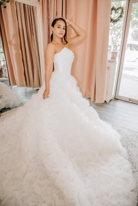 www.silversilverbridaldresser.co.uk image by fleur challis photography