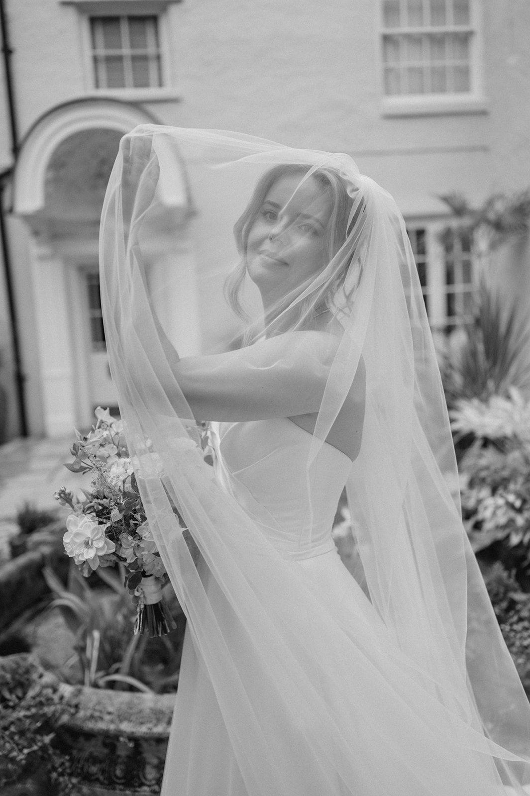 LUXURY BRIDAL PREPARATION & WEDDING MORNING SUPPORT