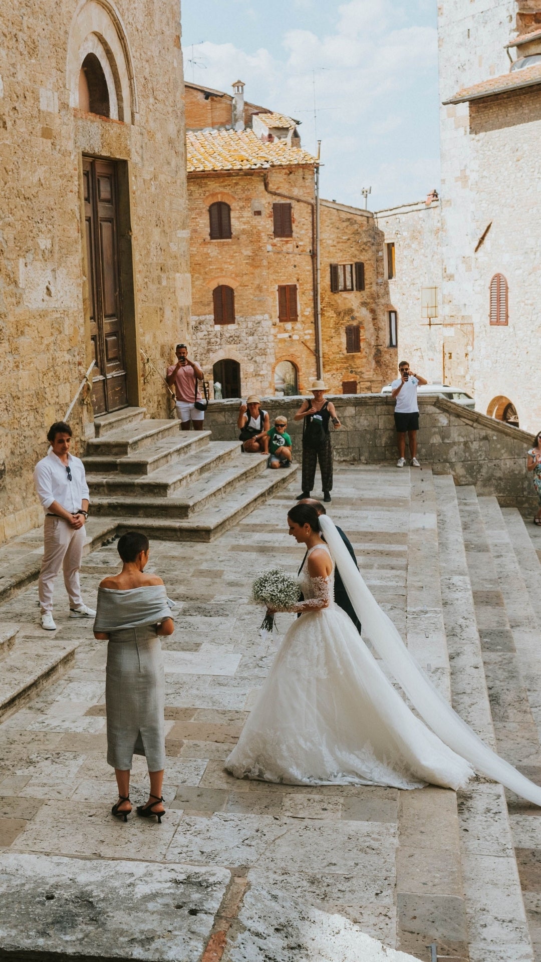DESTINATION BRIDAL DRESSING &amp; WEDDING WARDROBE MANAGEMENT