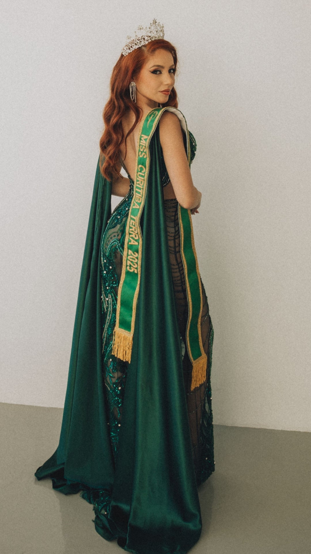 LUXURY PAGEANT DRESSING & DRESS STEAMING SERVICES