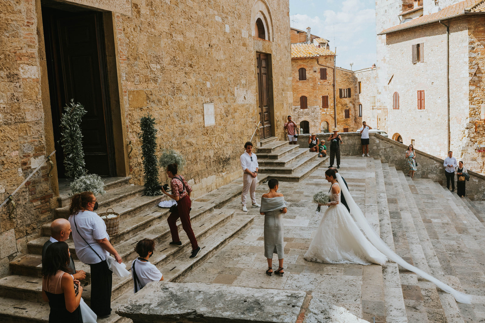 DESTINATION BRIDAL DRESSING & WEDDING WARDROBE MANAGEMENT