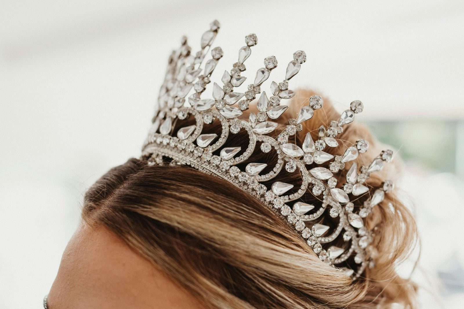LUXURY PAGEANT DRESSING & DRESS STEAMING SERVICES