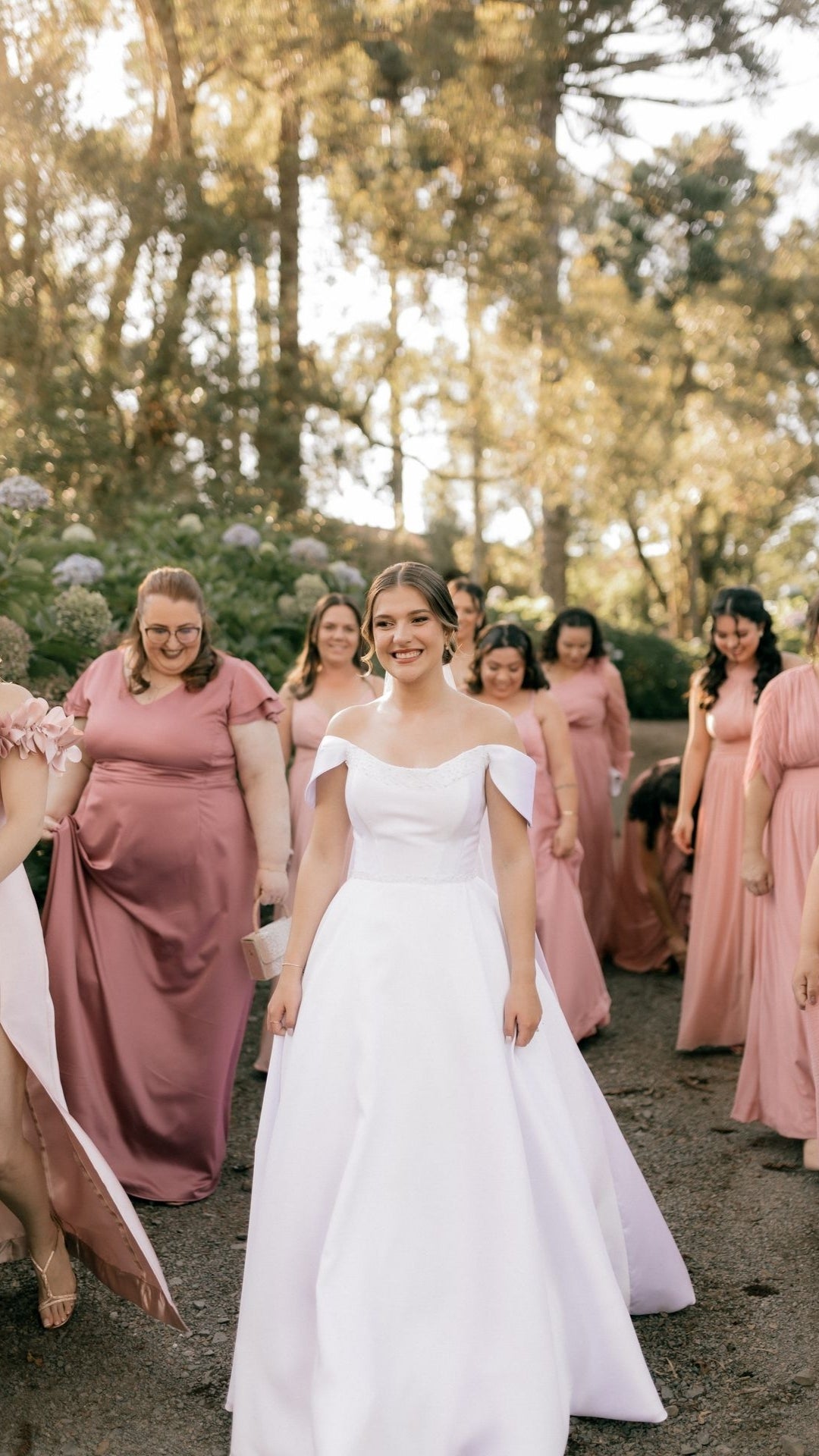 MOBILE WEDDING PARTY STEAMING SERVICE London &amp; UK | GROUP GARMENT STEAMING