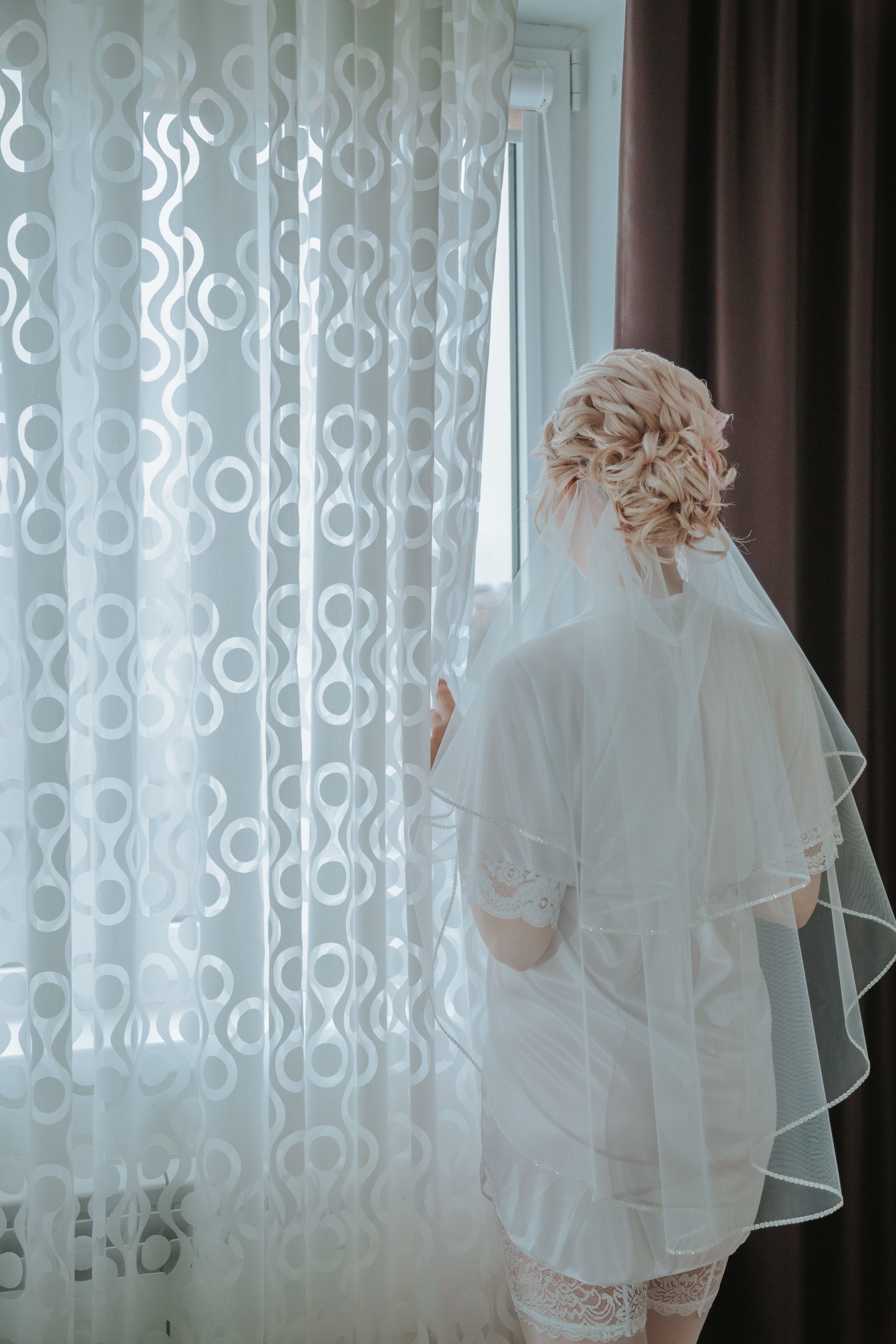 bride wearing a veil - Veil Steaming service, www.silversilverbridaldresser.co.uk, image by marina-abrosimova