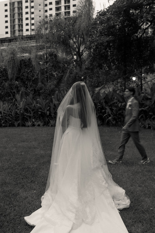 bride in a wedding dress and veil - Veil and Dress Steaming Service, www.silversilverbridaldresser.co.uk, image by reborn filmes